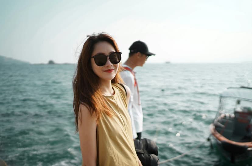 Conceptual image of summer travel with declining flight price trends