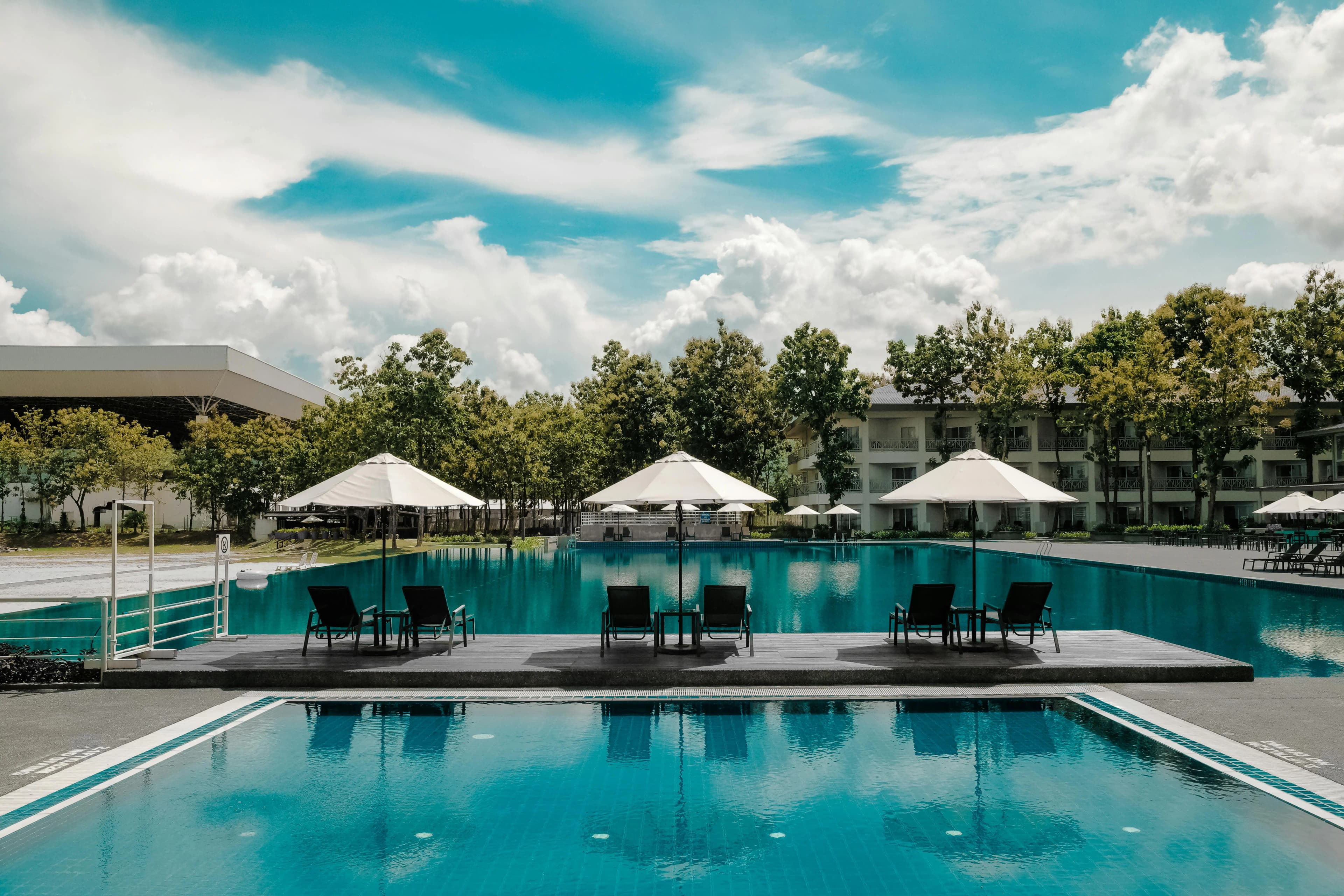 Luxury hotel suite overlooking a city skyline – symbol of elite travel perks in 2025
